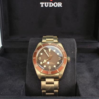 Tudor Black Bay Fifty-Eight Bronze 79012M straight-on dial view