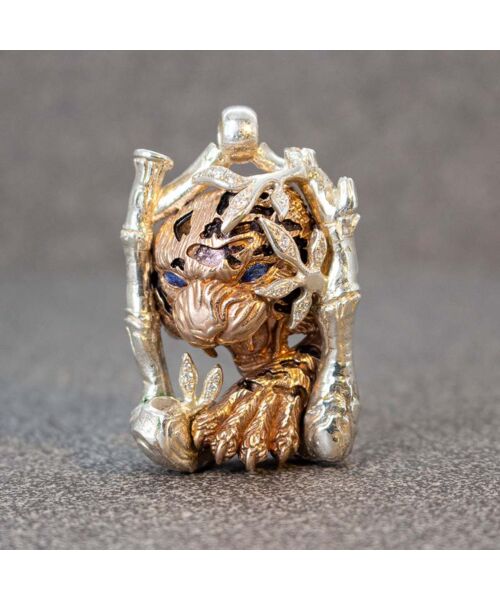 Pendant Crouching Tiger