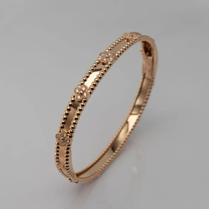 Perlee sweet clovers bracelet medium model 18K gold Diamond Imperial Time UK Ltd